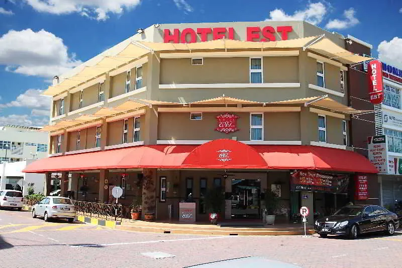 Express Hotel Est بيان ليباس ماليزيا